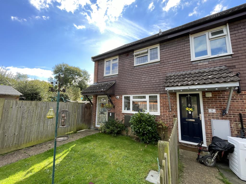Lot: 58 - RESIDENTIAL ASSURED TENANCY INVESTMENT - External image of property from front garden